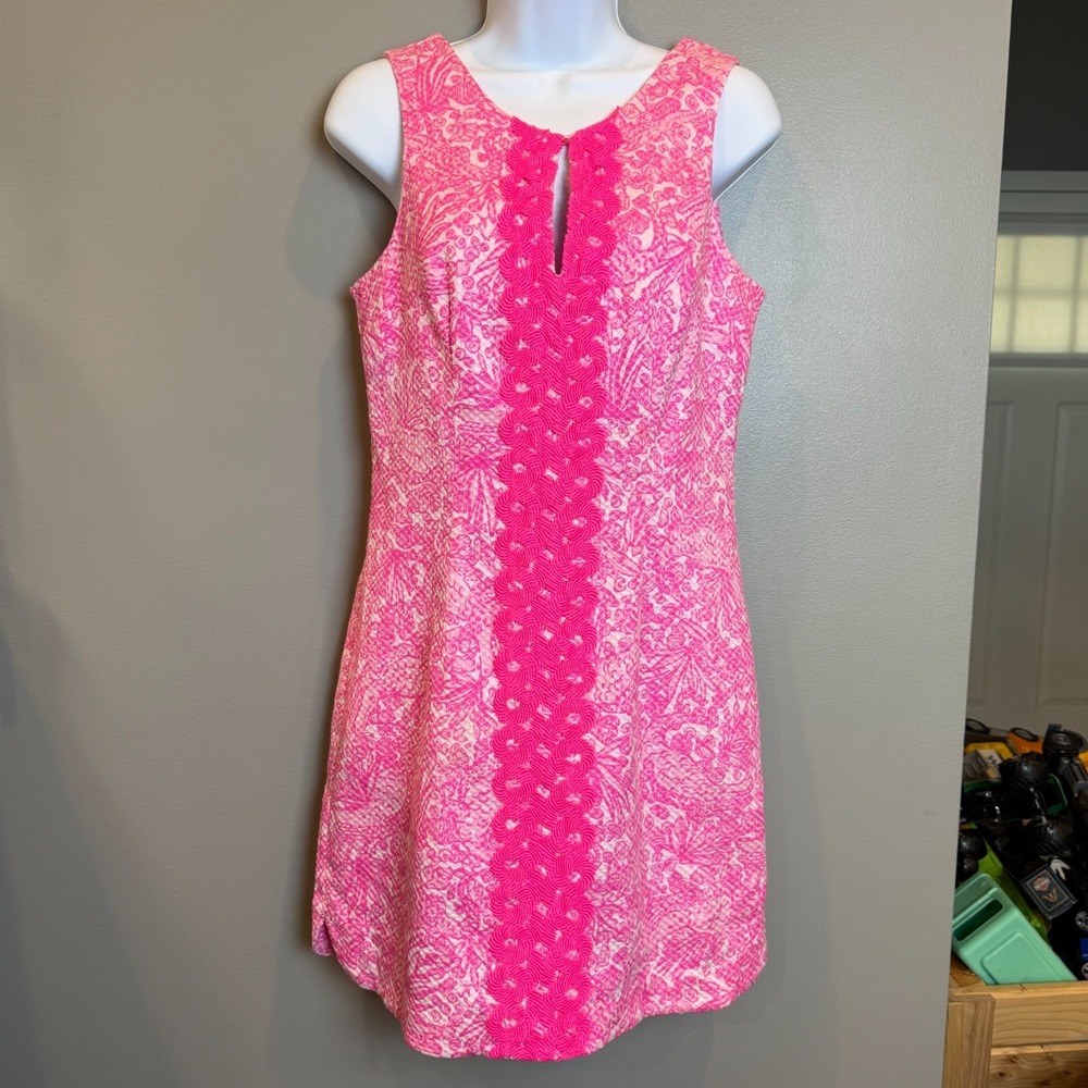 Lilly Pulitzer Pink Textured Floral Shift Dress Women's Size 6 Sleeveless Zip Ba